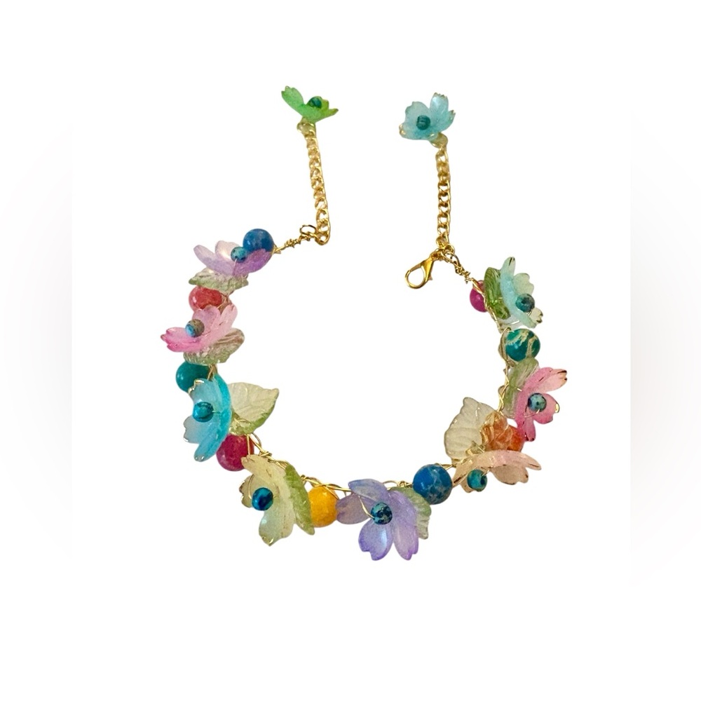 Fairy Bracelet with Lucite Flowers, Leaves,Chrysocolla Beads and Sediment Jasper - Picture 2 of 6